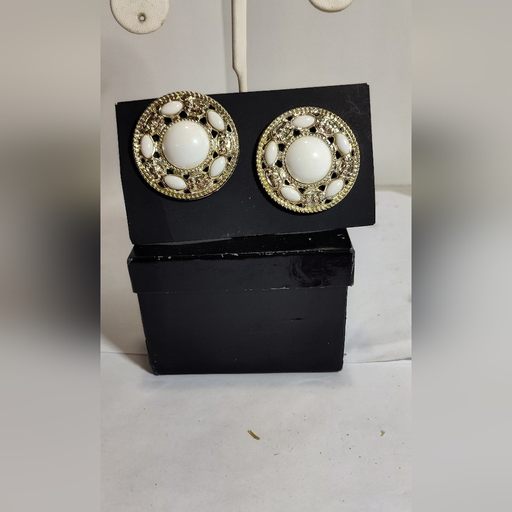 Silver and White Western Flair Earrings